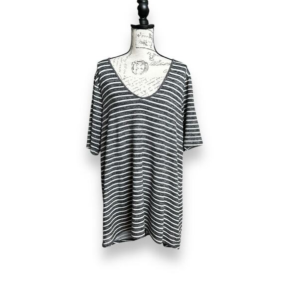 torrid Tops - Torrid Item 16150259 Super Soft Stripe V-Neck High Low Tunic Gray White Size 2